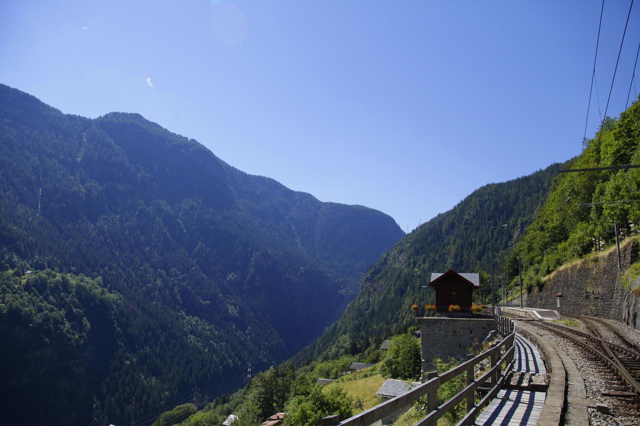 Villa Lieu Secret Dans Les Alpes Suisses Le Tretien Exterior foto